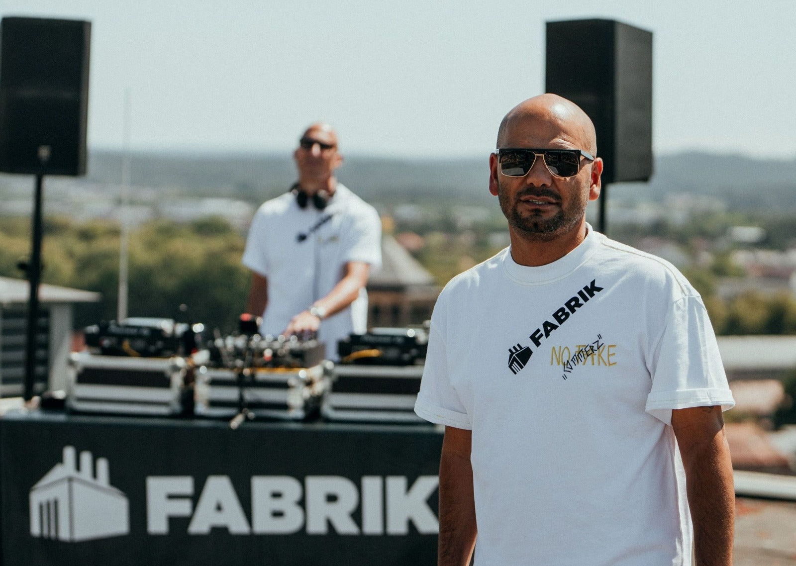 ROOFTOP - MODE UND MUSIK KOMBINIERT ZU EINEM UNGLAUBLICHEN DJ-SET