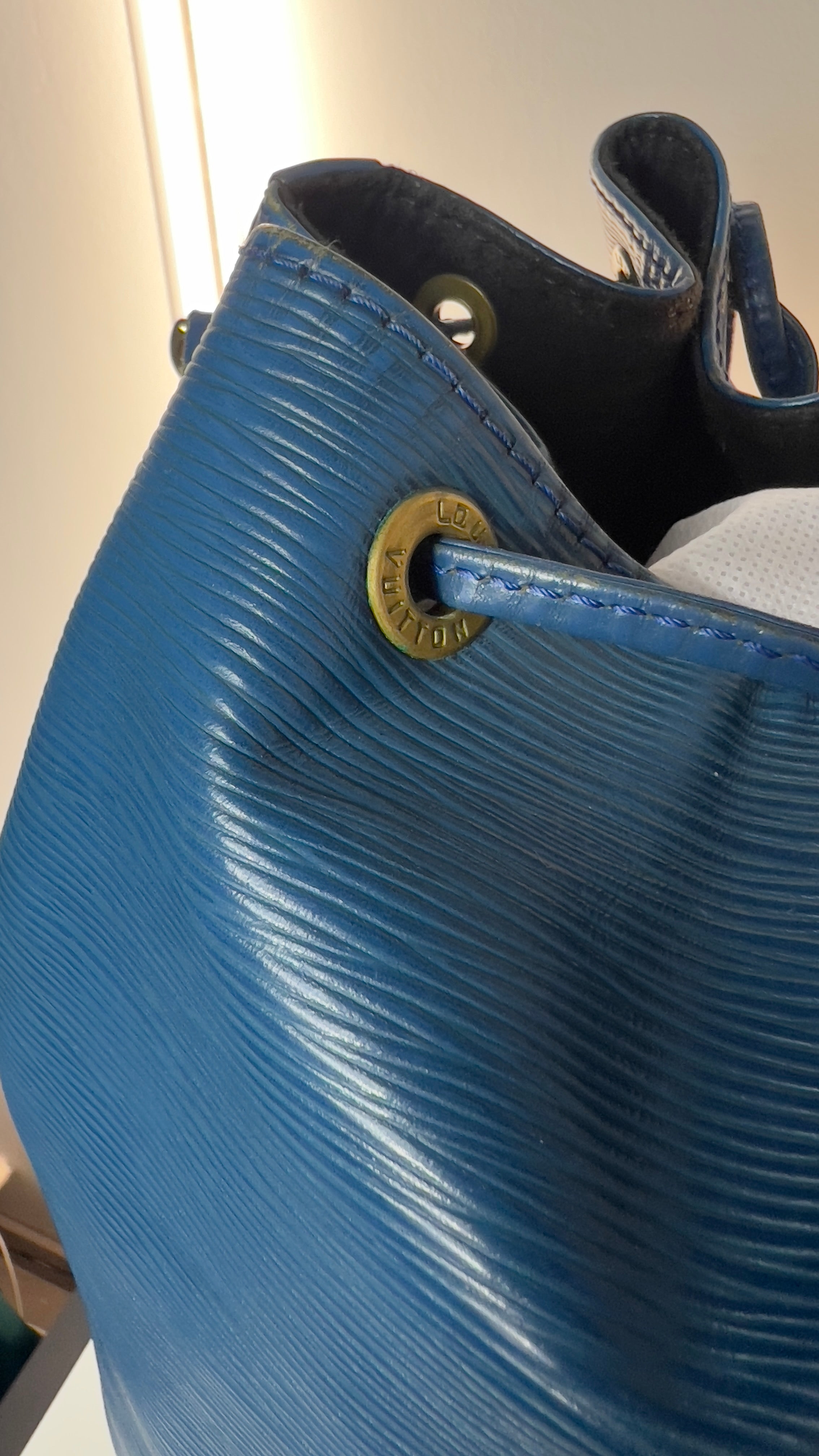 Vintage Louis Vuitton Grand Sac Noé T08 Luxus Handtasche Schlaufe und Markendetail