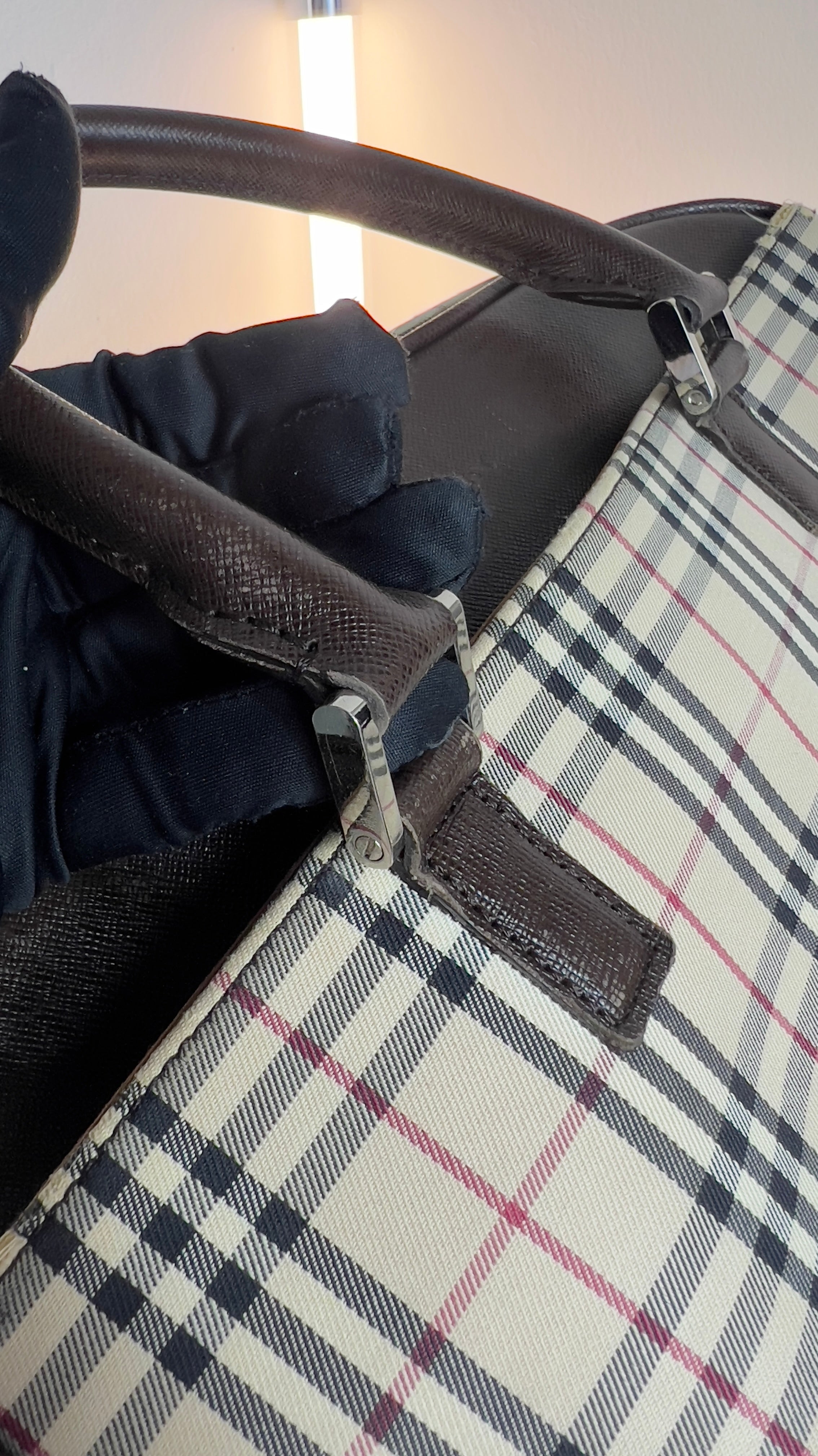 Vintage Burberry Check Beige/Braun T03 Luxus Handtasche Detail Henkel Griff