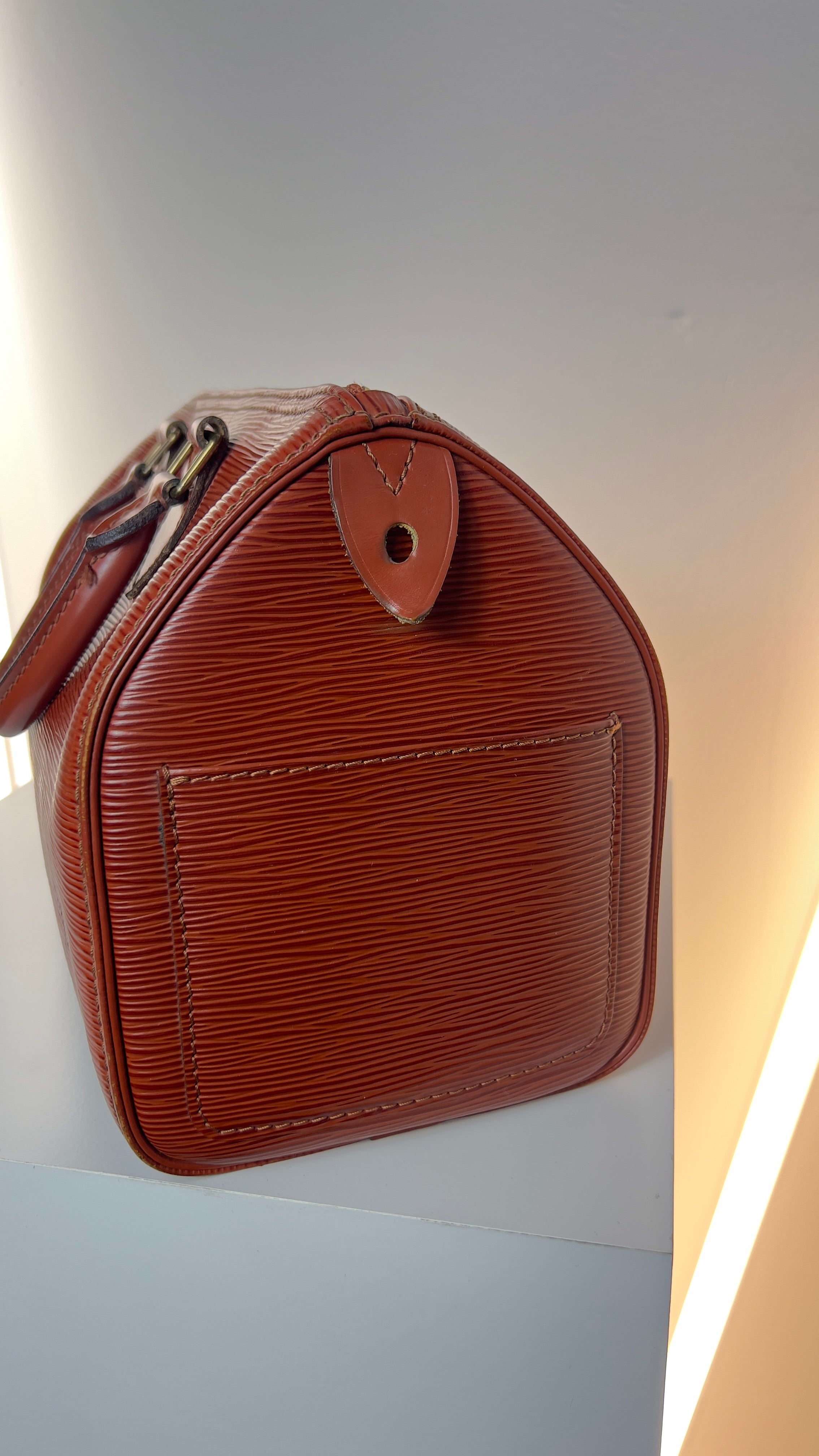 Vintage Louis Vuitton Speedy 30 Braun T12 Luxus Handtasche Seitenansicht