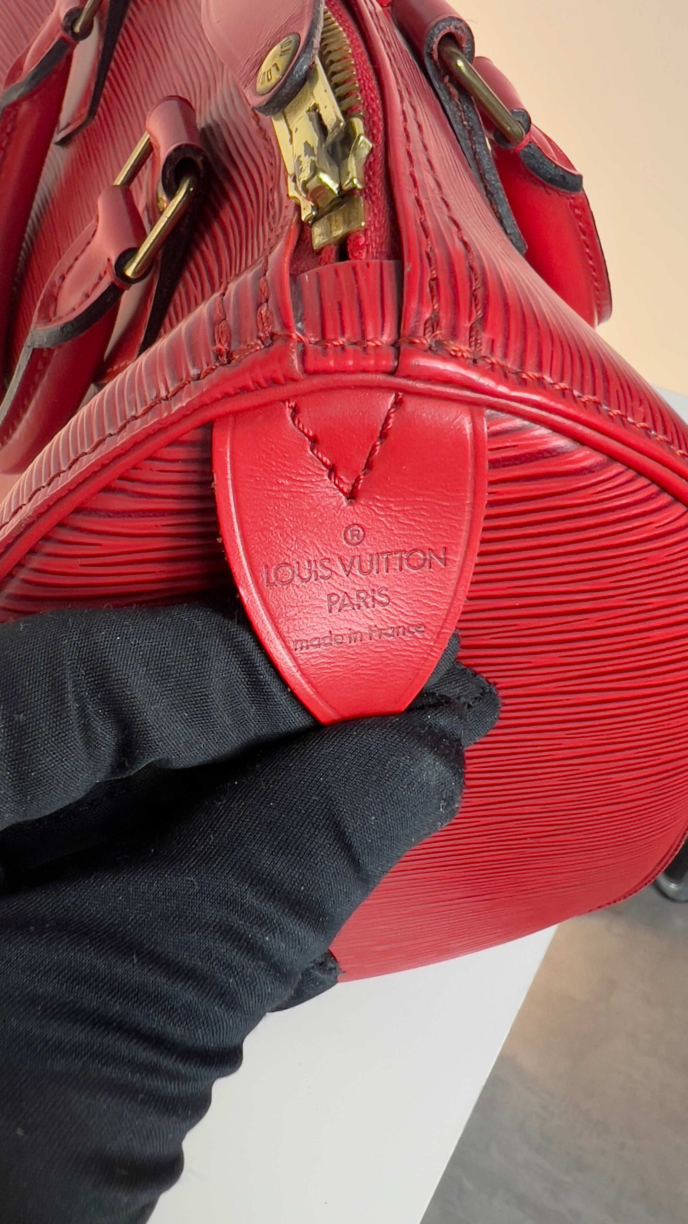 Vintage Louis Vuitton Speedy 30 Rot T11 Luxus Handtasche Markenimprägnierung seitlich oben