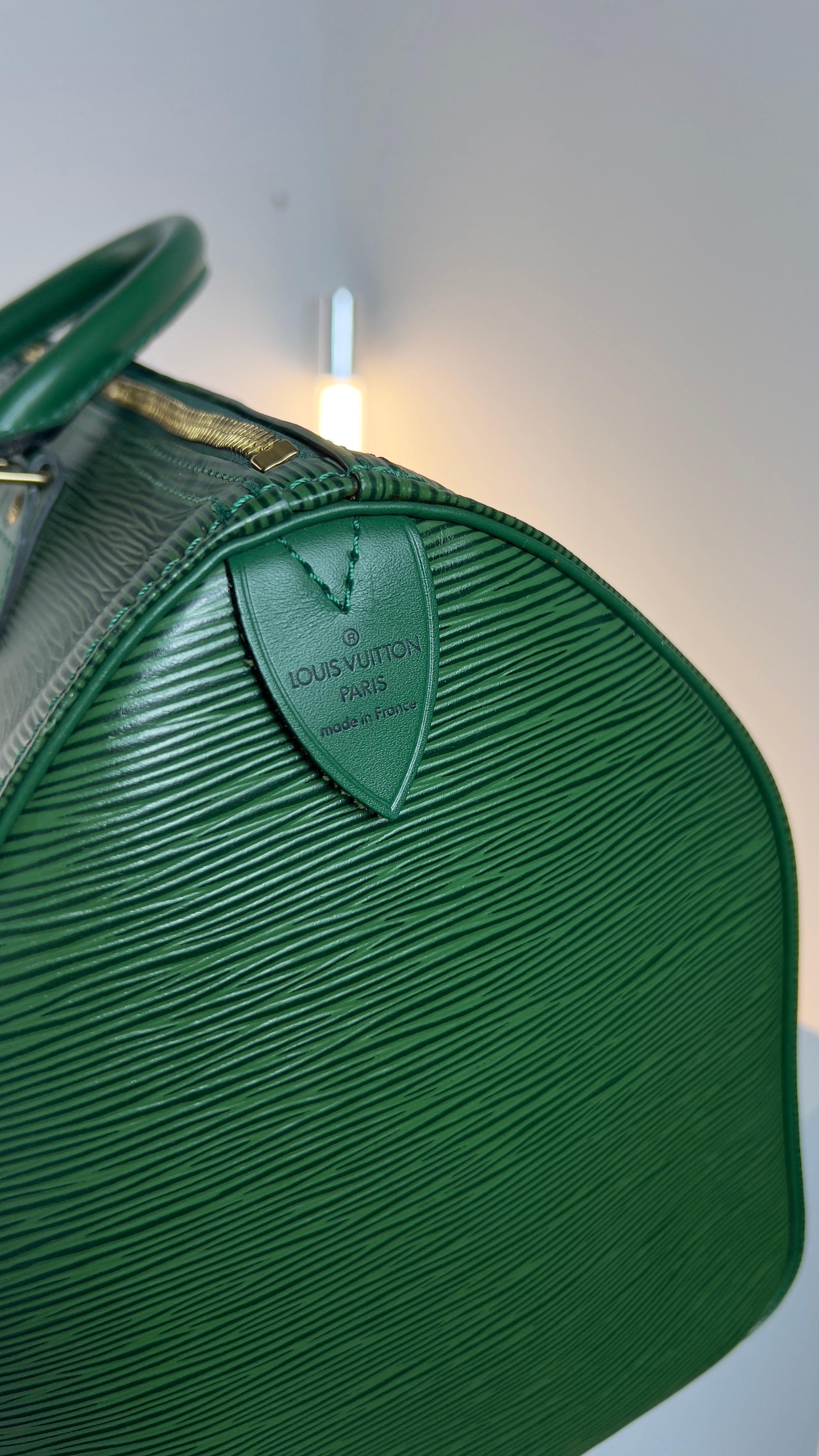 T17 Luxus Handtasche Louis Vuitton Speedy Grün Epi Markenimprägnierung seitlich