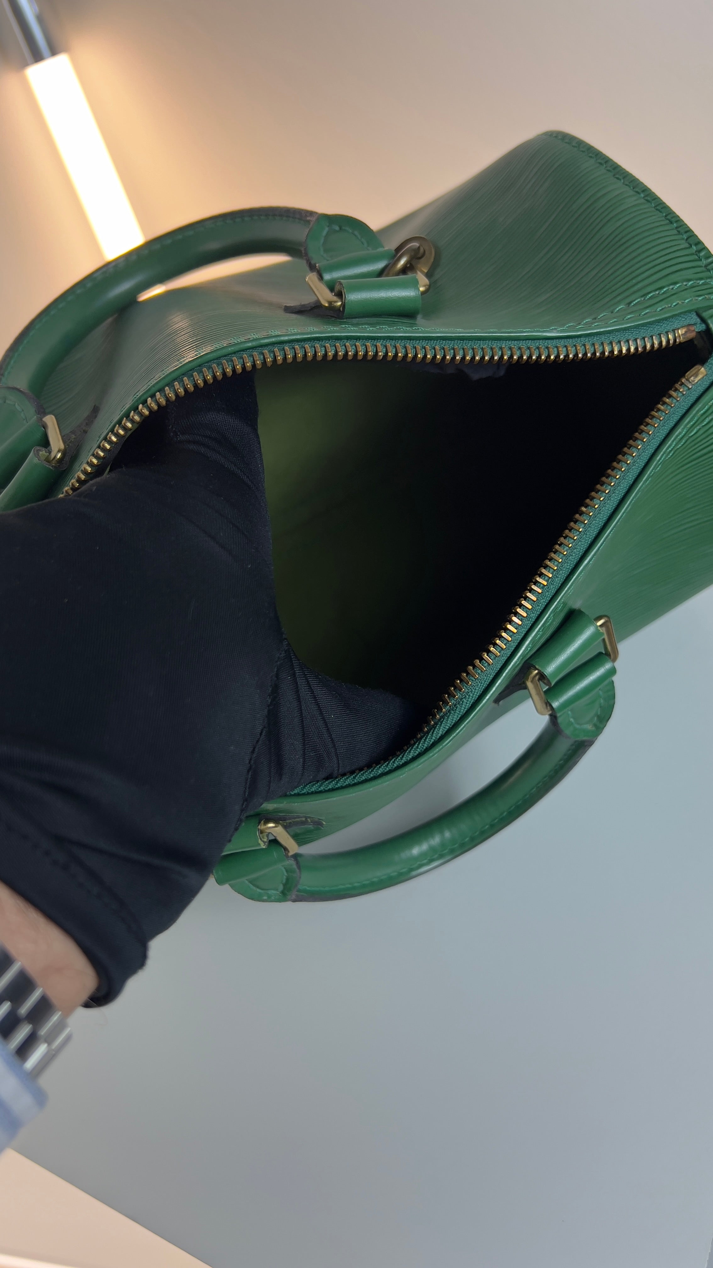 Vintage Louis Vuitton Speedy Grün Epi T17 Luxus Handtasche Innen